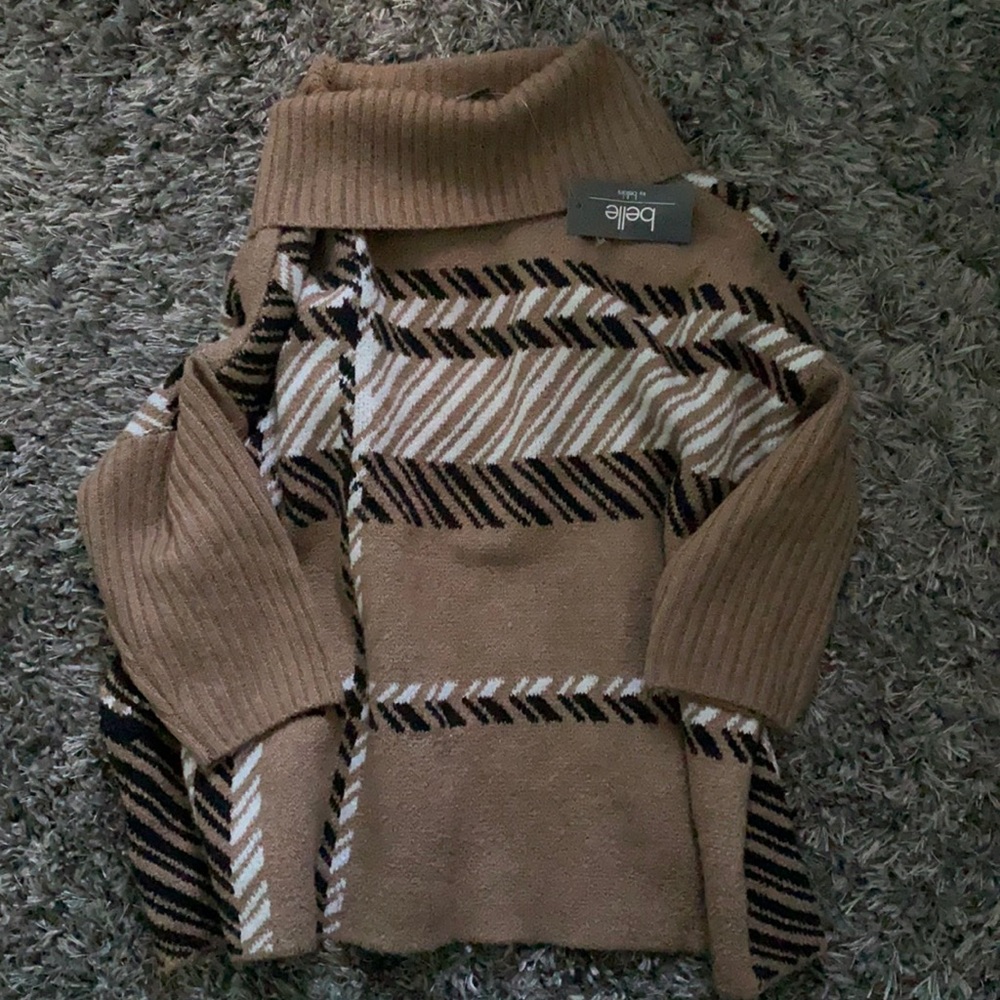 Quarter sleeve turtleneck sweater